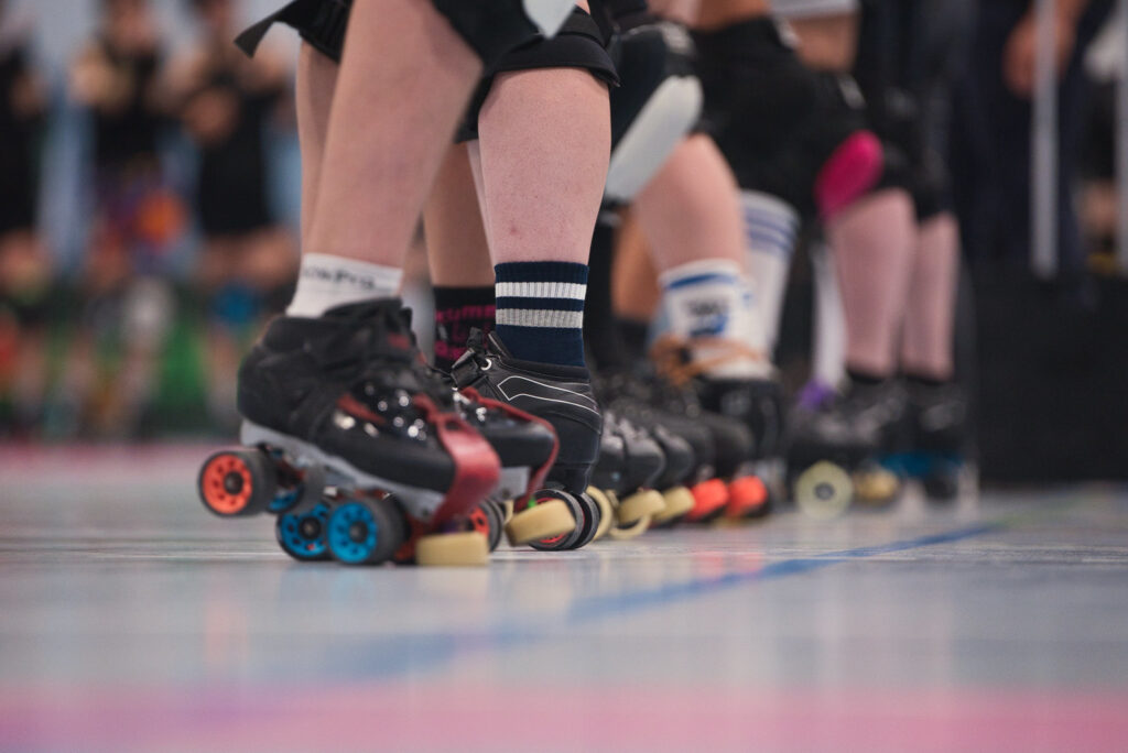 Nahaufnahme von mehreren Rollschuhen